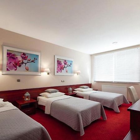Hotel Sara Koło Kültér fotó