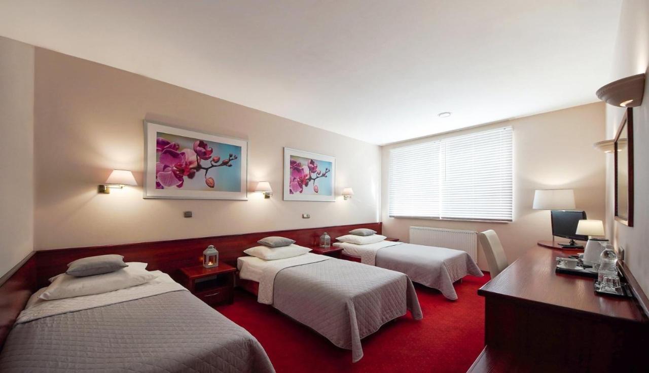 Hotel Sara Koło Kültér fotó