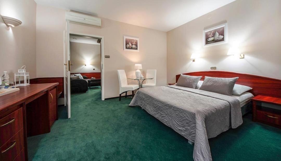 Hotel Sara Koło Kültér fotó