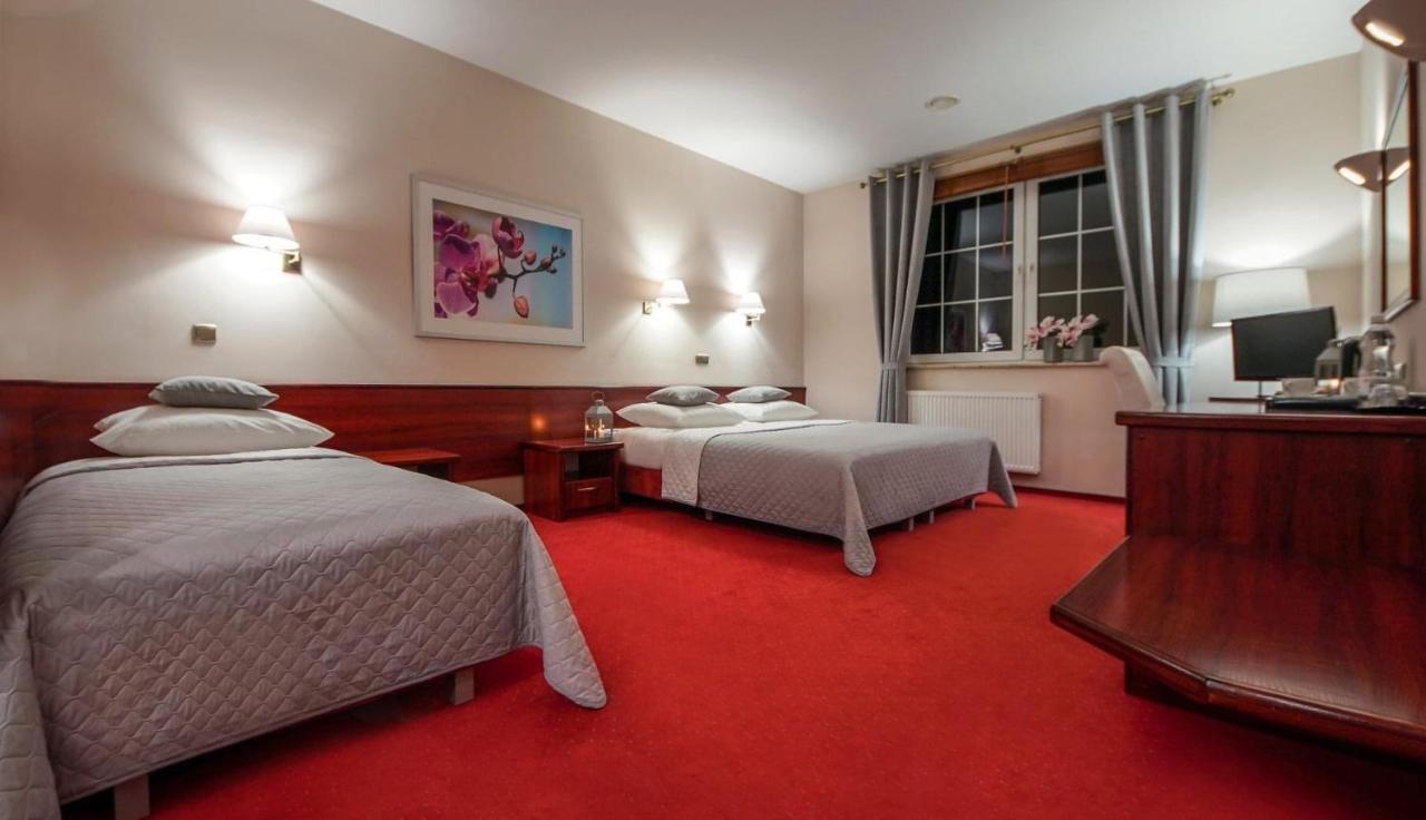Hotel Sara Koło Kültér fotó
