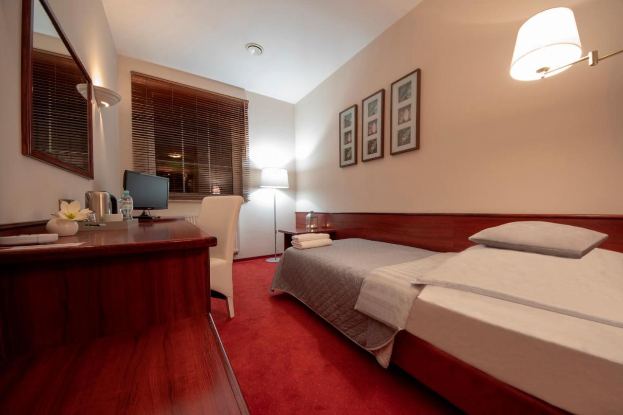 Hotel Sara Koło Kültér fotó