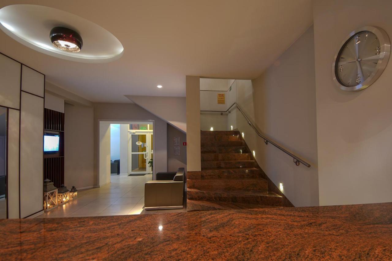 Hotel Sara Koło Kültér fotó