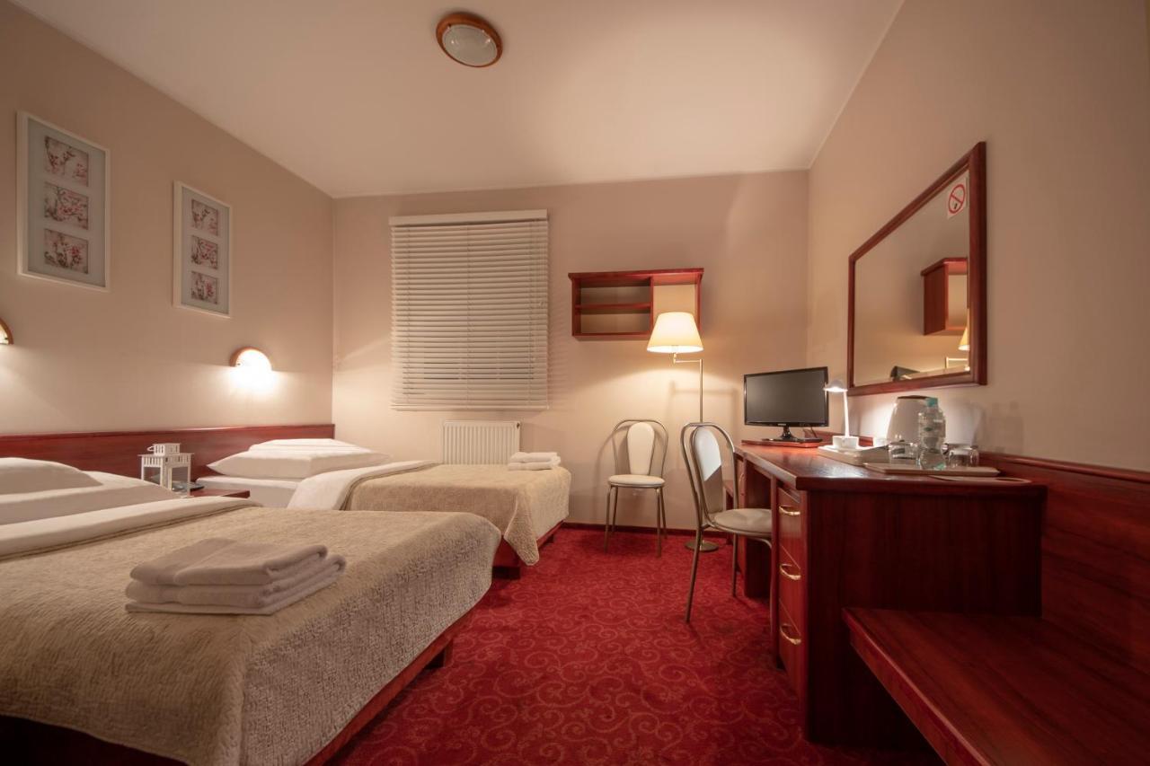 Hotel Sara Koło Kültér fotó