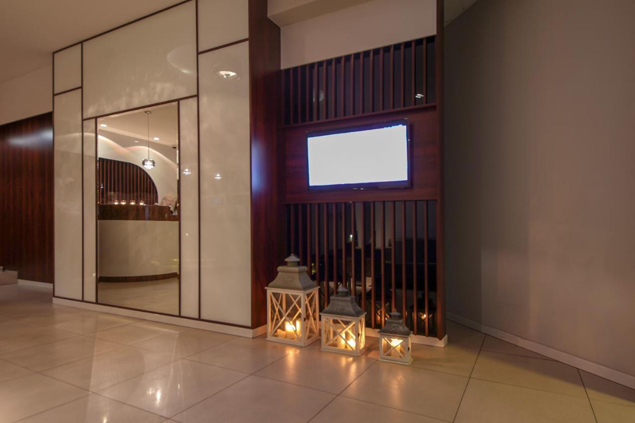 Hotel Sara Koło Kültér fotó
