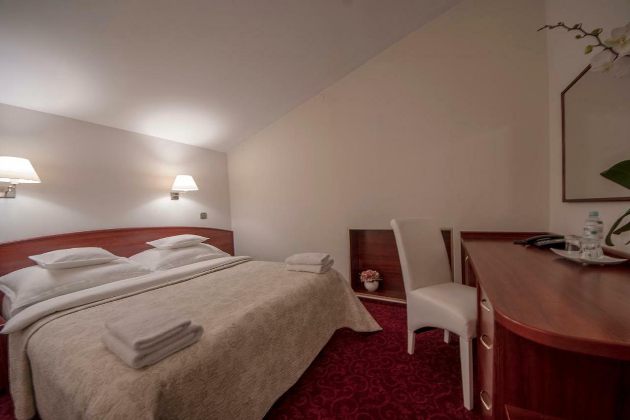 Hotel Sara Koło Kültér fotó