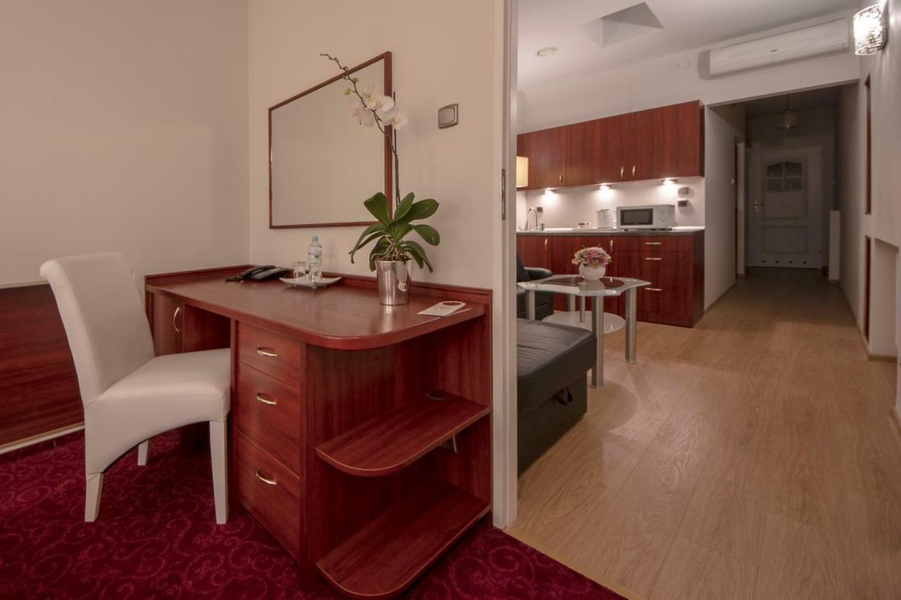 Hotel Sara Koło Kültér fotó
