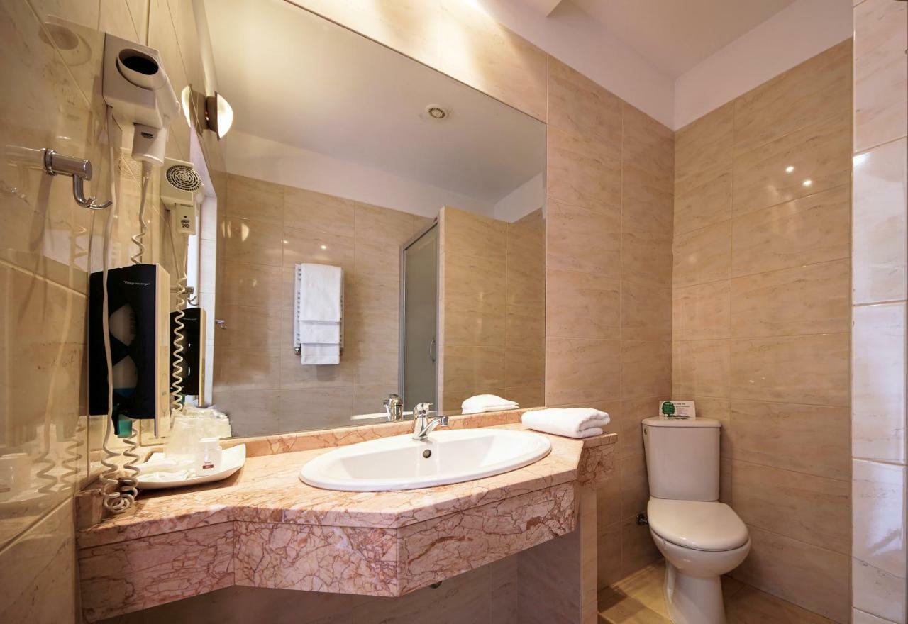 Hotel Sara Koło Kültér fotó