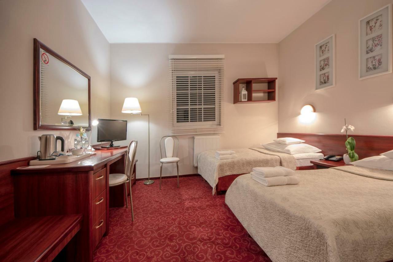 Hotel Sara Koło Kültér fotó