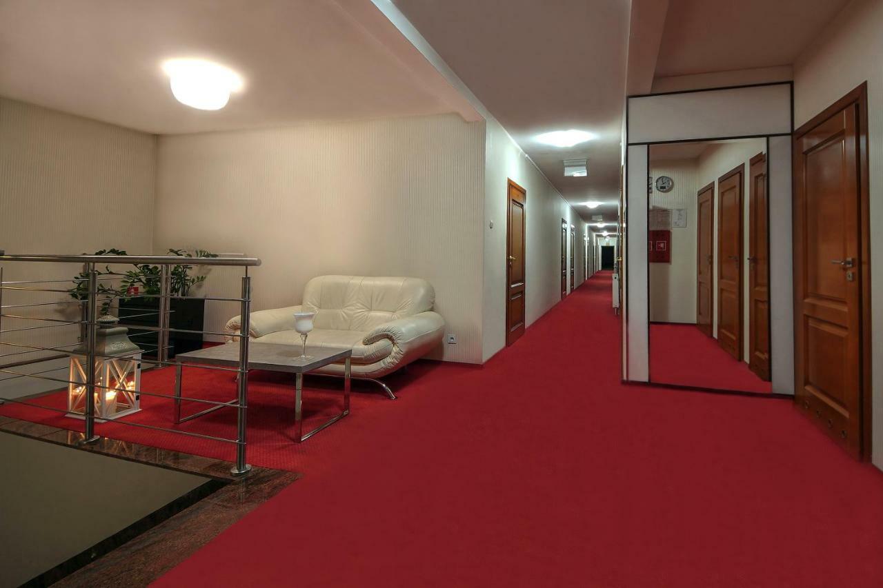 Hotel Sara Koło Kültér fotó