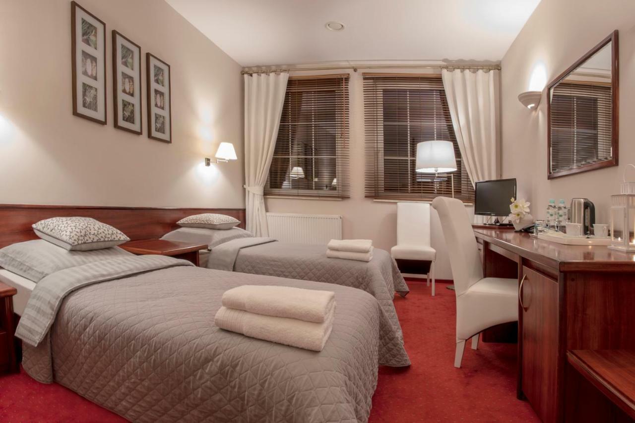 Hotel Sara Koło Kültér fotó